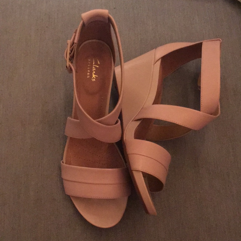 Clarks wedges in dusty pink leather